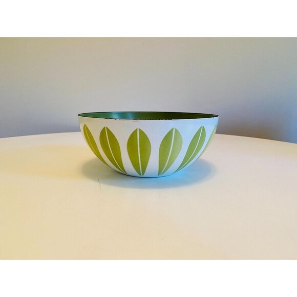 Vintage Cathrineholm Lotus Bowl, 8", Avocado Green and White Enameled Steel Bowl - Picture 4 of 9